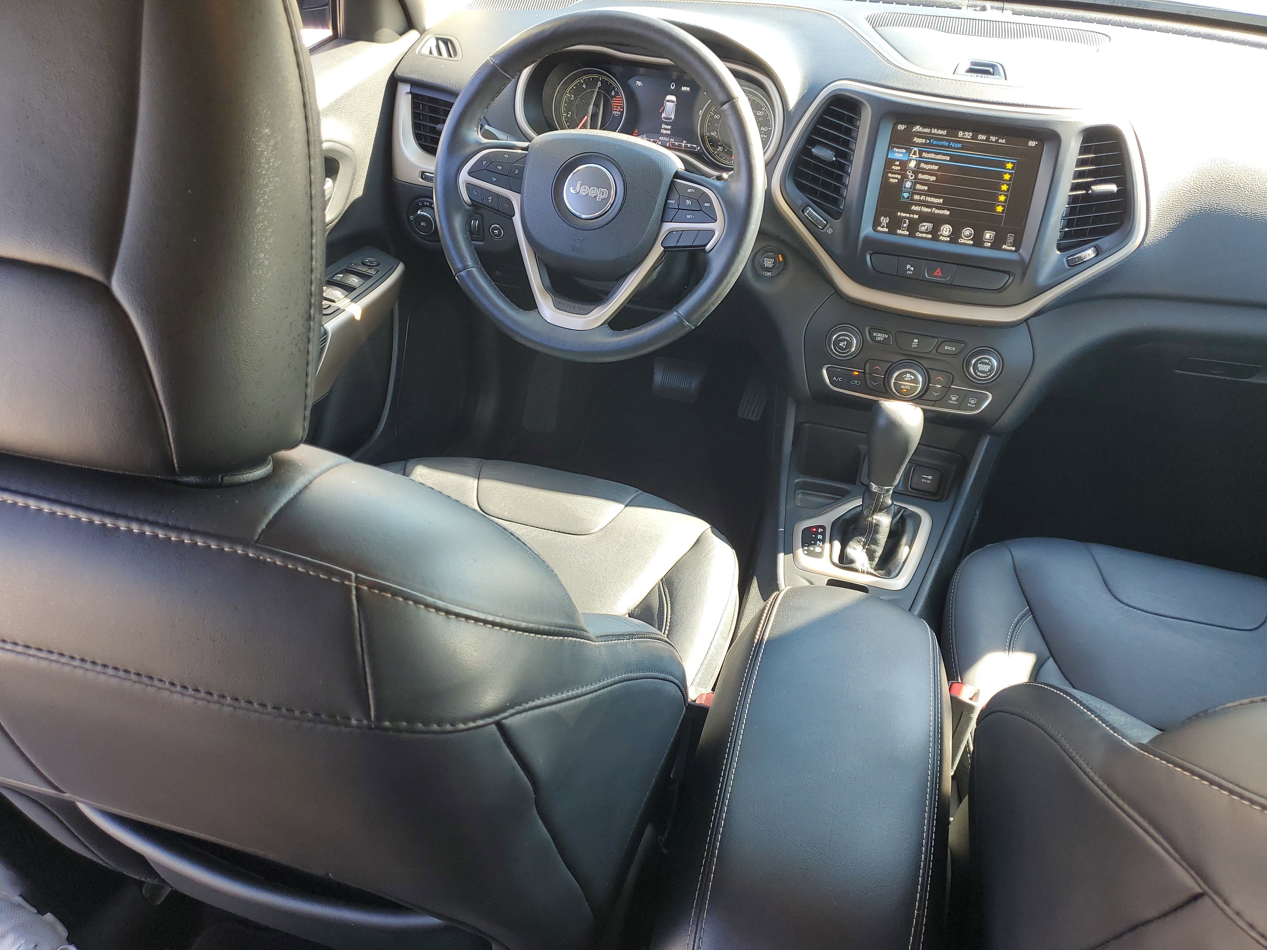 Used 2018 Jeep Cherokee Limited FWD image 16