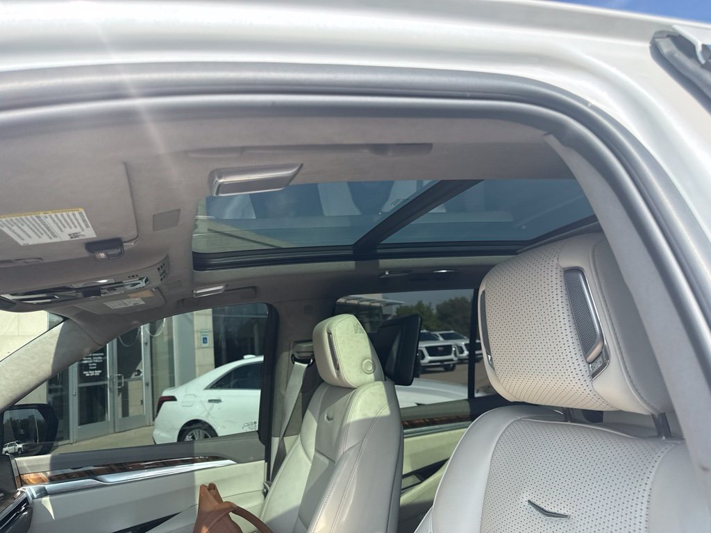 Used 2025 Cadillac Escalade Premium Luxury Platinum w/ LPO, Floor Liner Package AWD/4WD image 11
