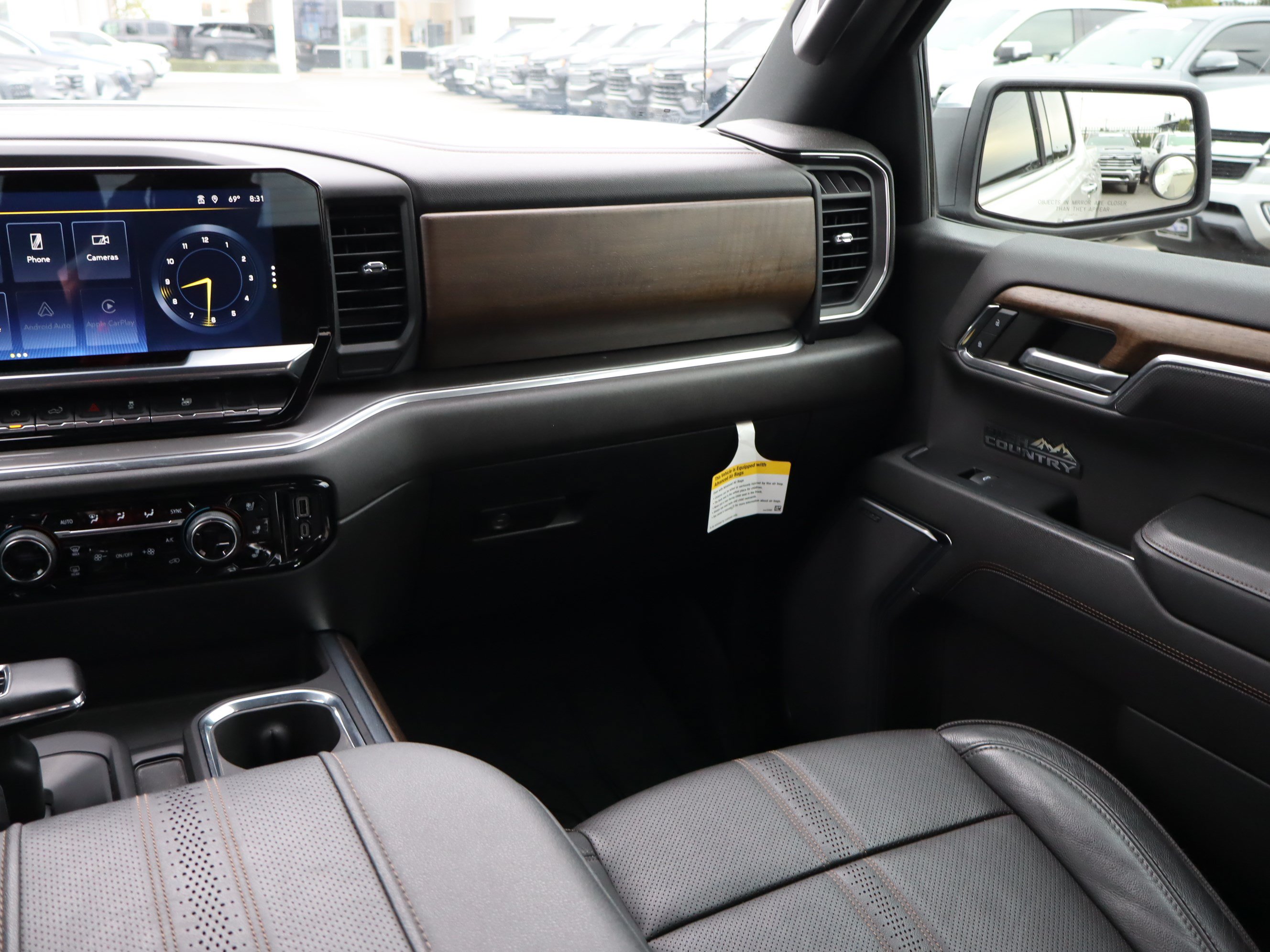 Used 2023 Chevrolet Silverado 1500 High Country w/ High Country Premium Package AWD/4WD image 16