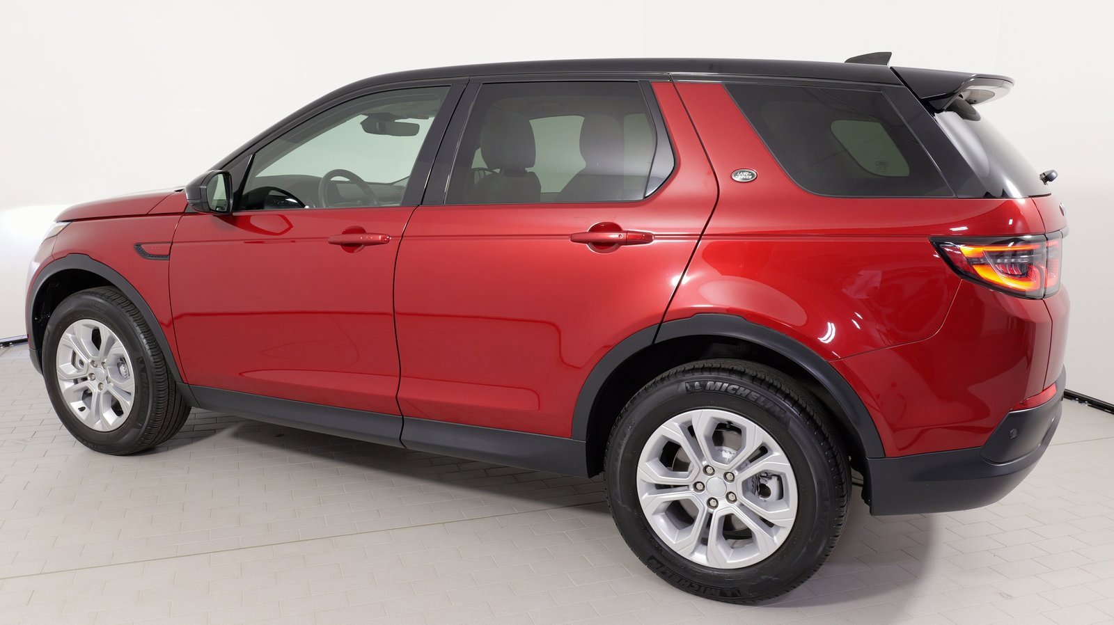 Used 2023 Land Rover Discovery Sport S image 31