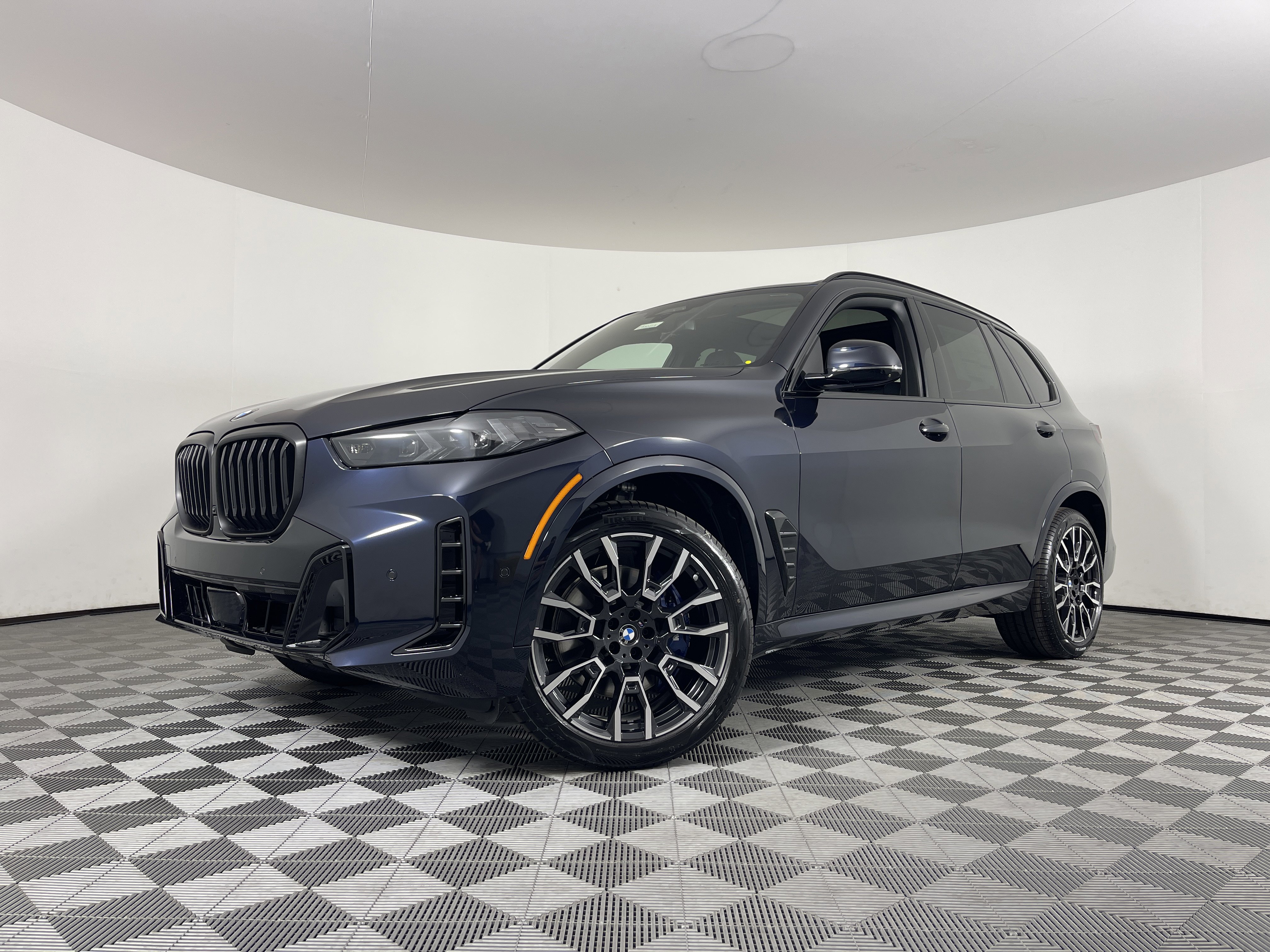 New 2026 BMW X5 xDrive40i w/ M Sport Package image 2