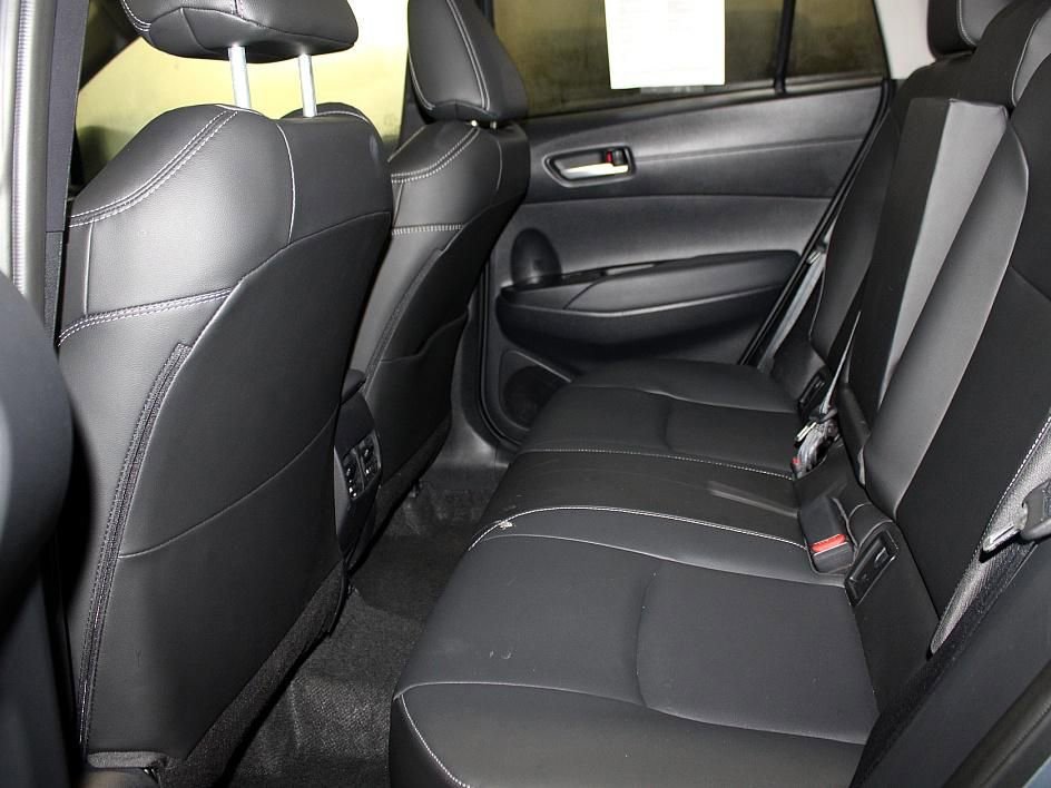 Used 2025 Toyota Corolla Cross XLE image 23