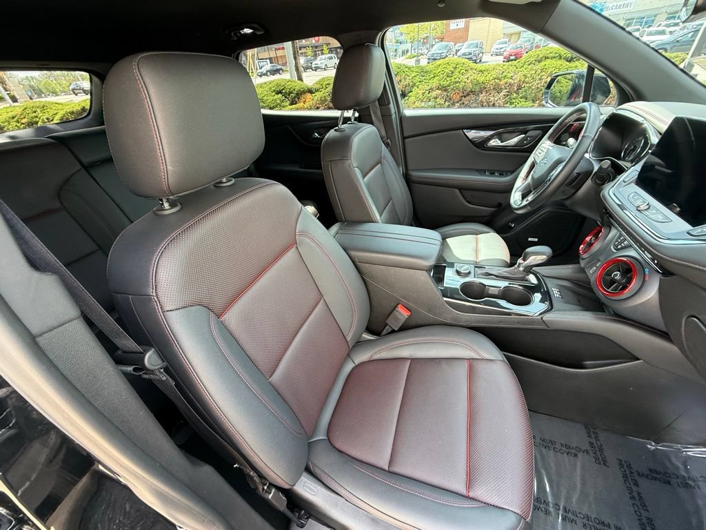 Used 2025 Chevrolet Blazer RS FWD image 38