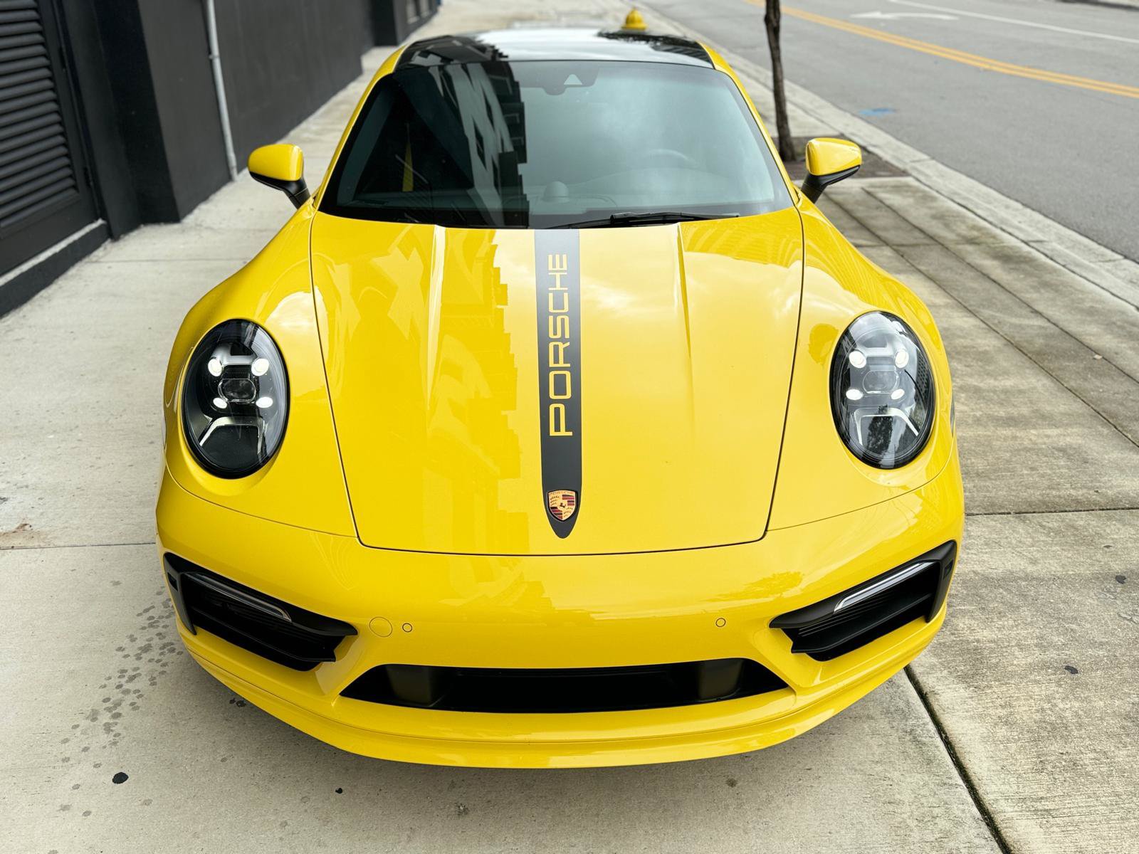 Used 2021 Porsche 911 Carrera RWD image 3
