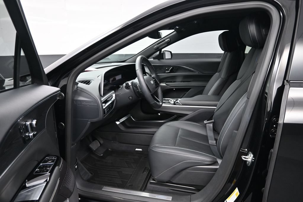 Certified 2024 Cadillac Lyriq Luxury AWD/4WD image 9