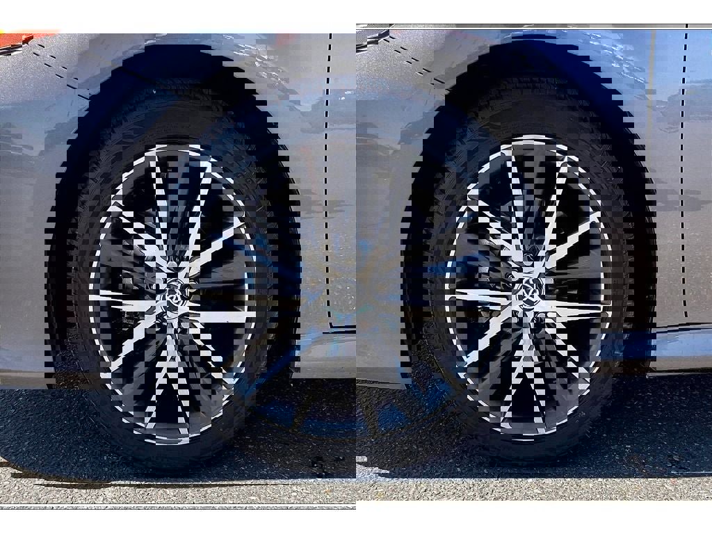 Used 2023 Toyota Camry XLE image 9