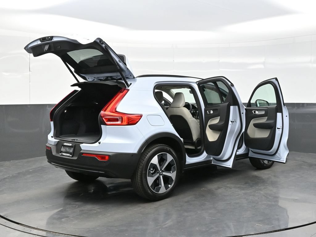 New 2026 Volvo XC40 B5 Plus w/ Protection Package Premier AWD/4WD image 44