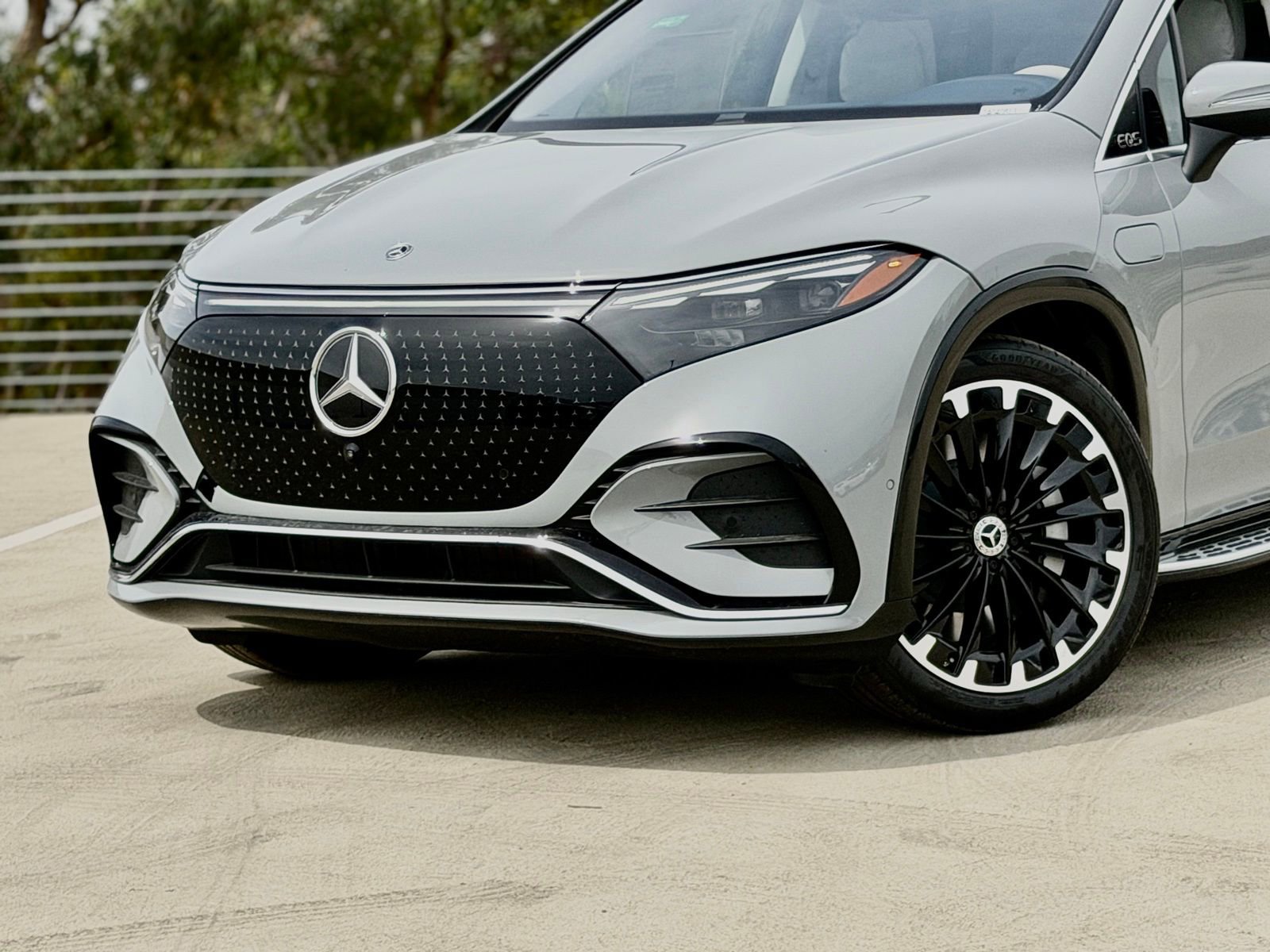 New 2026 Mercedes-Benz EQS 400 4MATIC SUV image 3