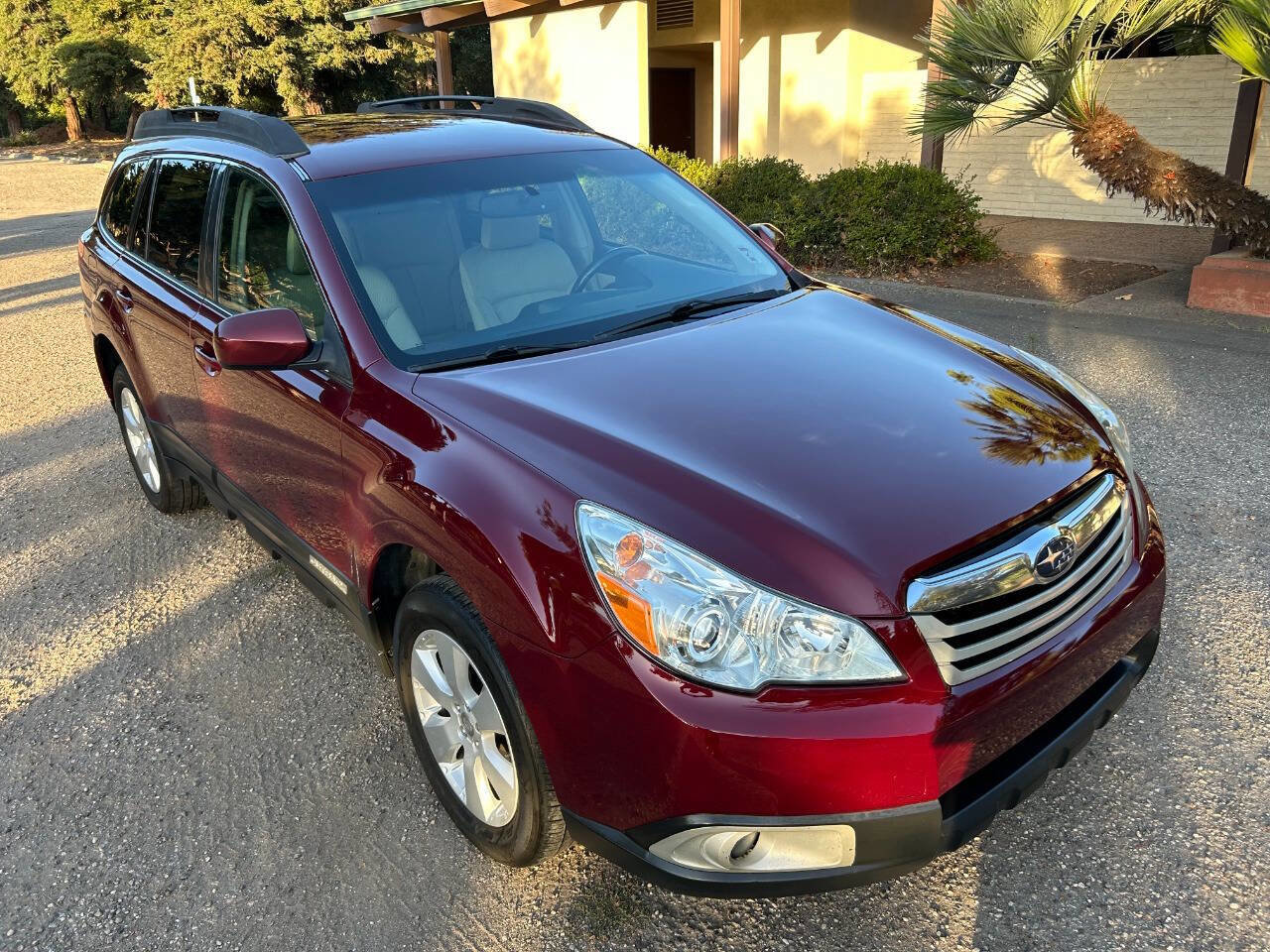 Used 2011 Subaru Outback 2.5i Premium image 10
