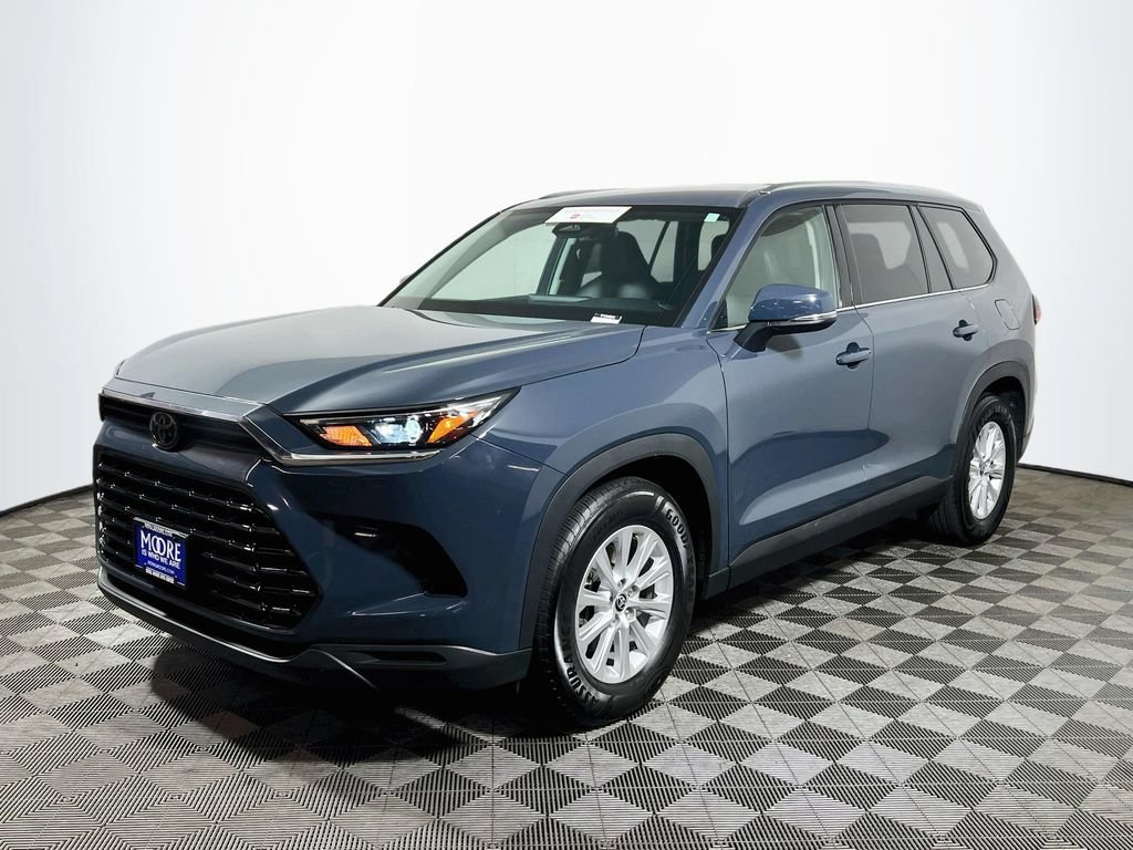 Certified 2025 Toyota Grand Highlander AWD image 3