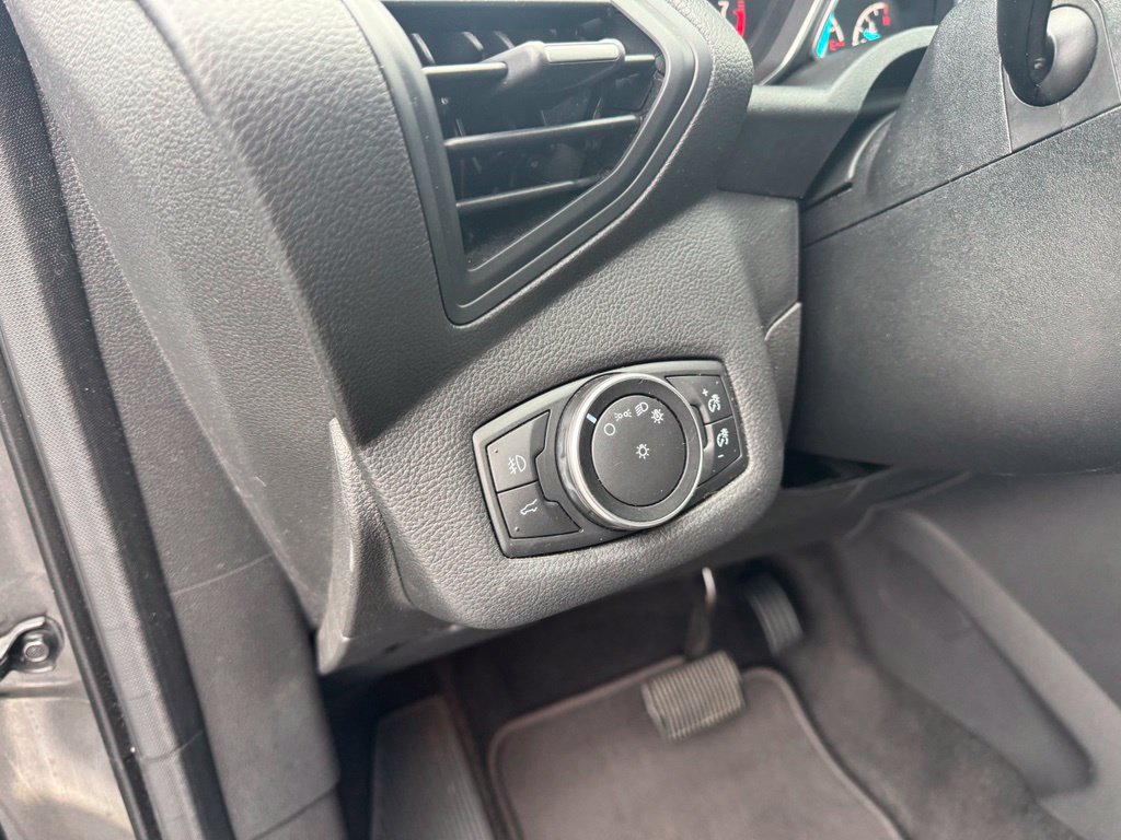 Used 2017 Ford Escape SE w/ SE Cold Weather Package FWD image 4