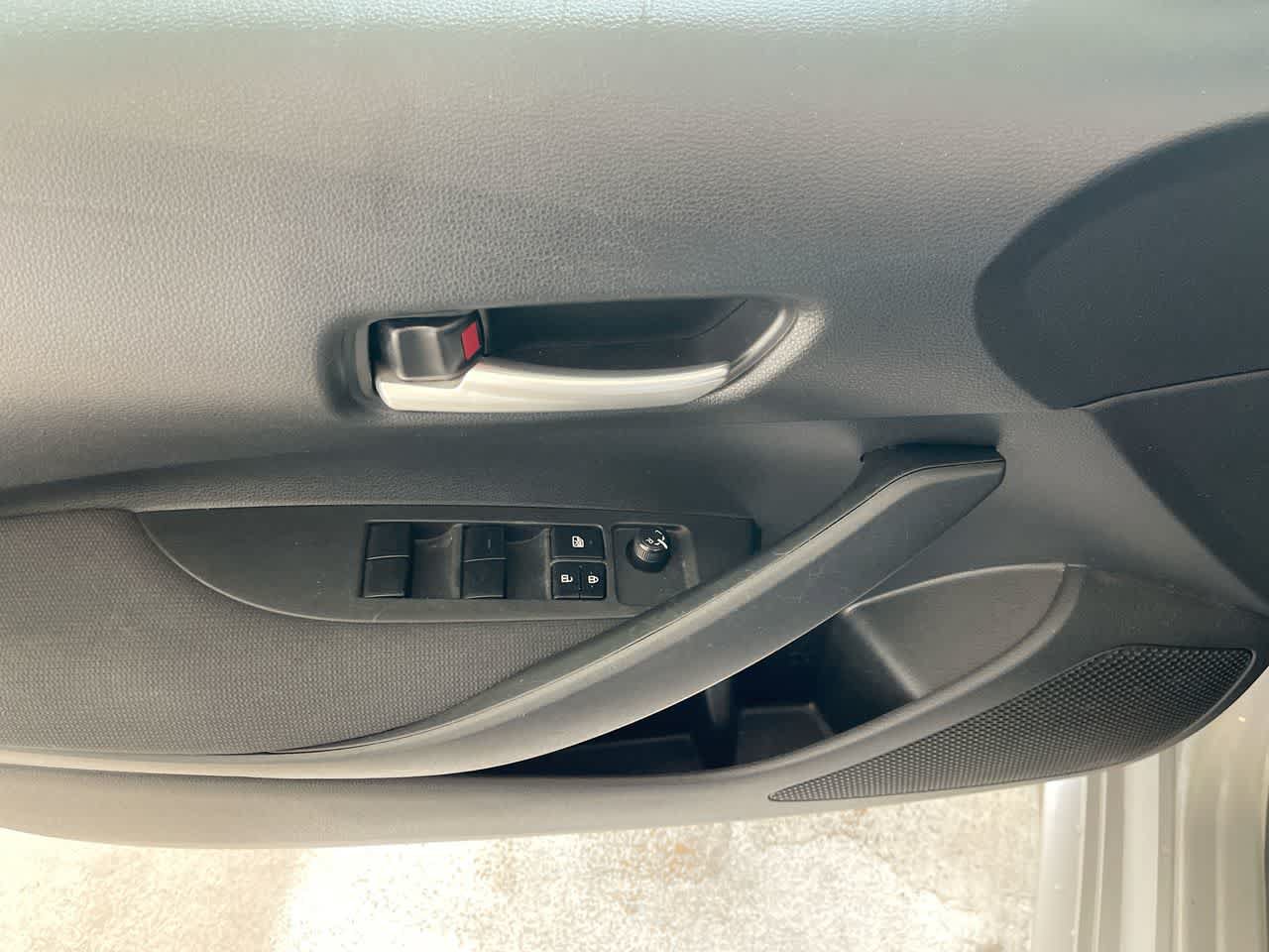 Used 2020 Toyota Corolla LE FWD image 13