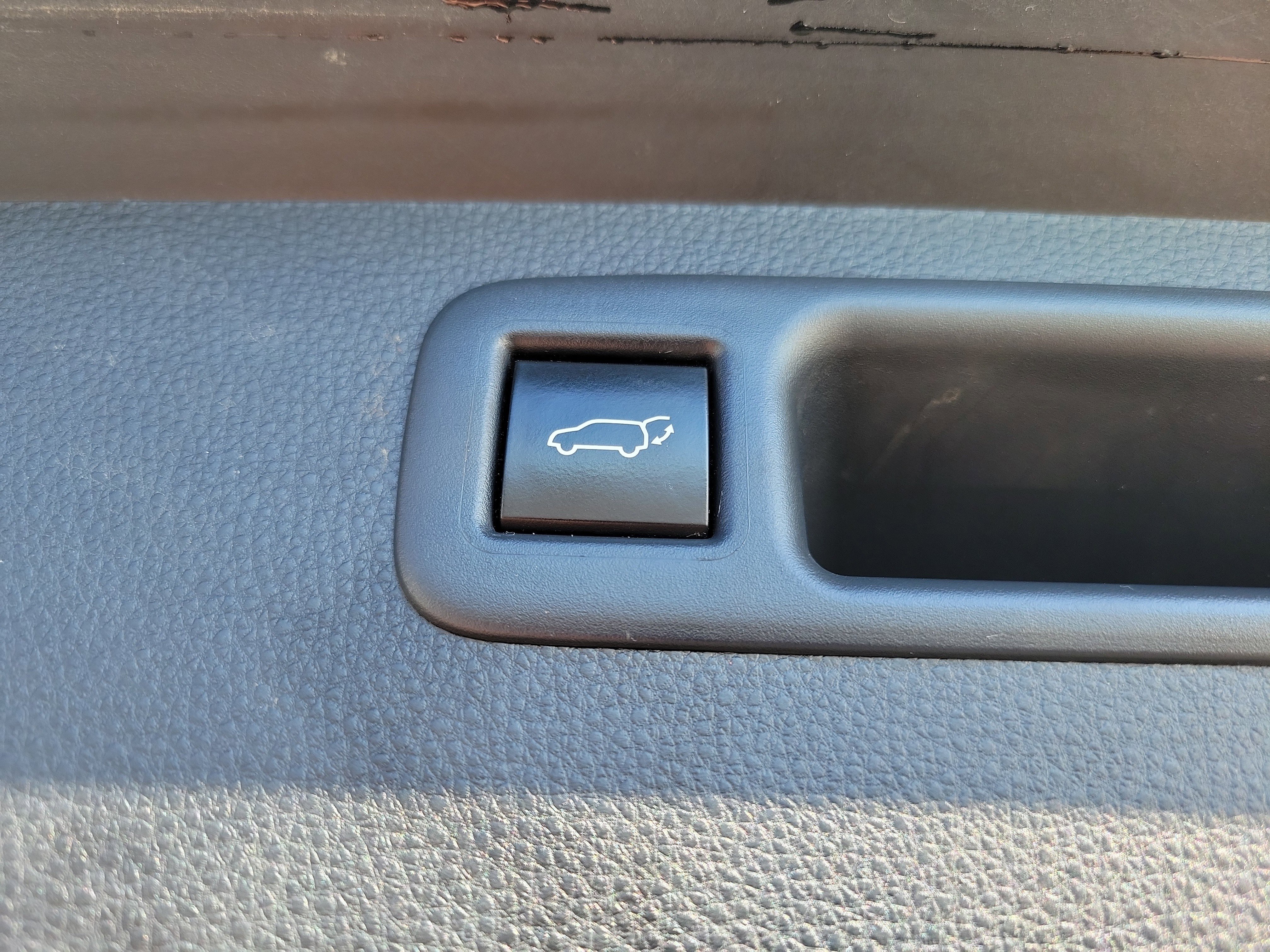 Used 2021 Toyota Highlander XLE image 11