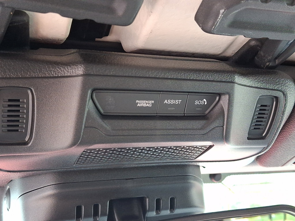 Used 2025 Jeep Wrangler Unlimited Sahara AWD/4WD image 32