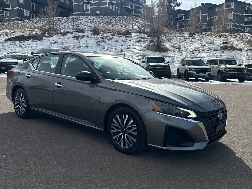 Used 2024 Nissan Altima 2.5 SV image 1