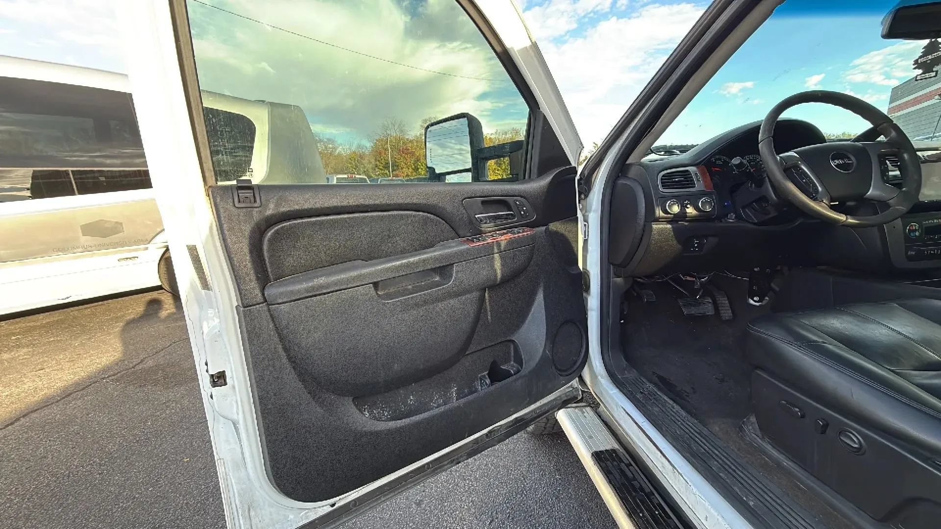 Used 2012 GMC Sierra 3500 SLT w/ SLT Convenience Package AWD/4WD image 5