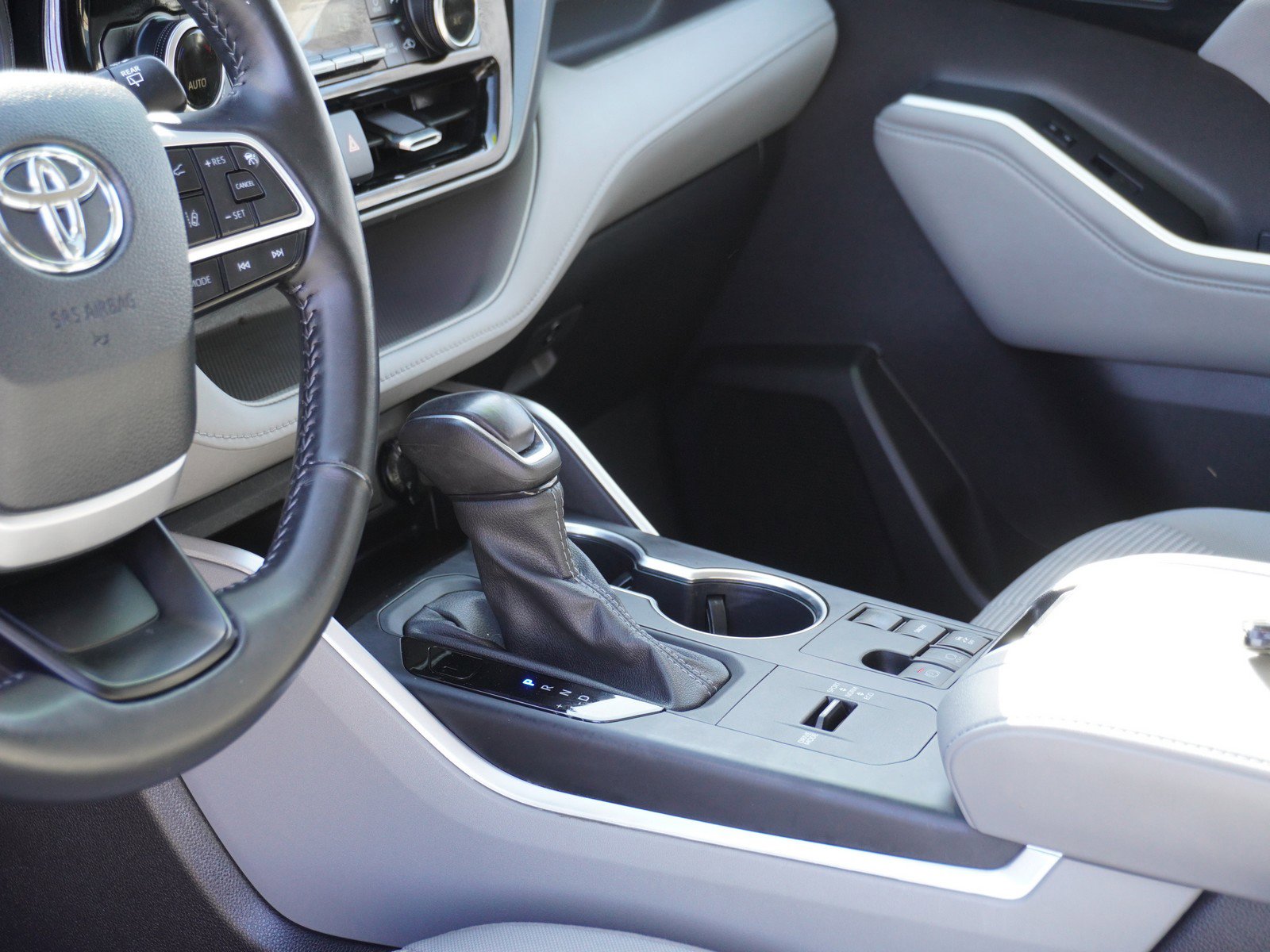 Used 2024 Toyota Highlander LE image 21