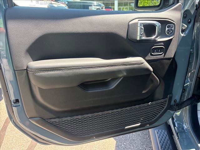 Used 2025 Jeep Gladiator Sport w/ Premium Package AWD/4WD image 20