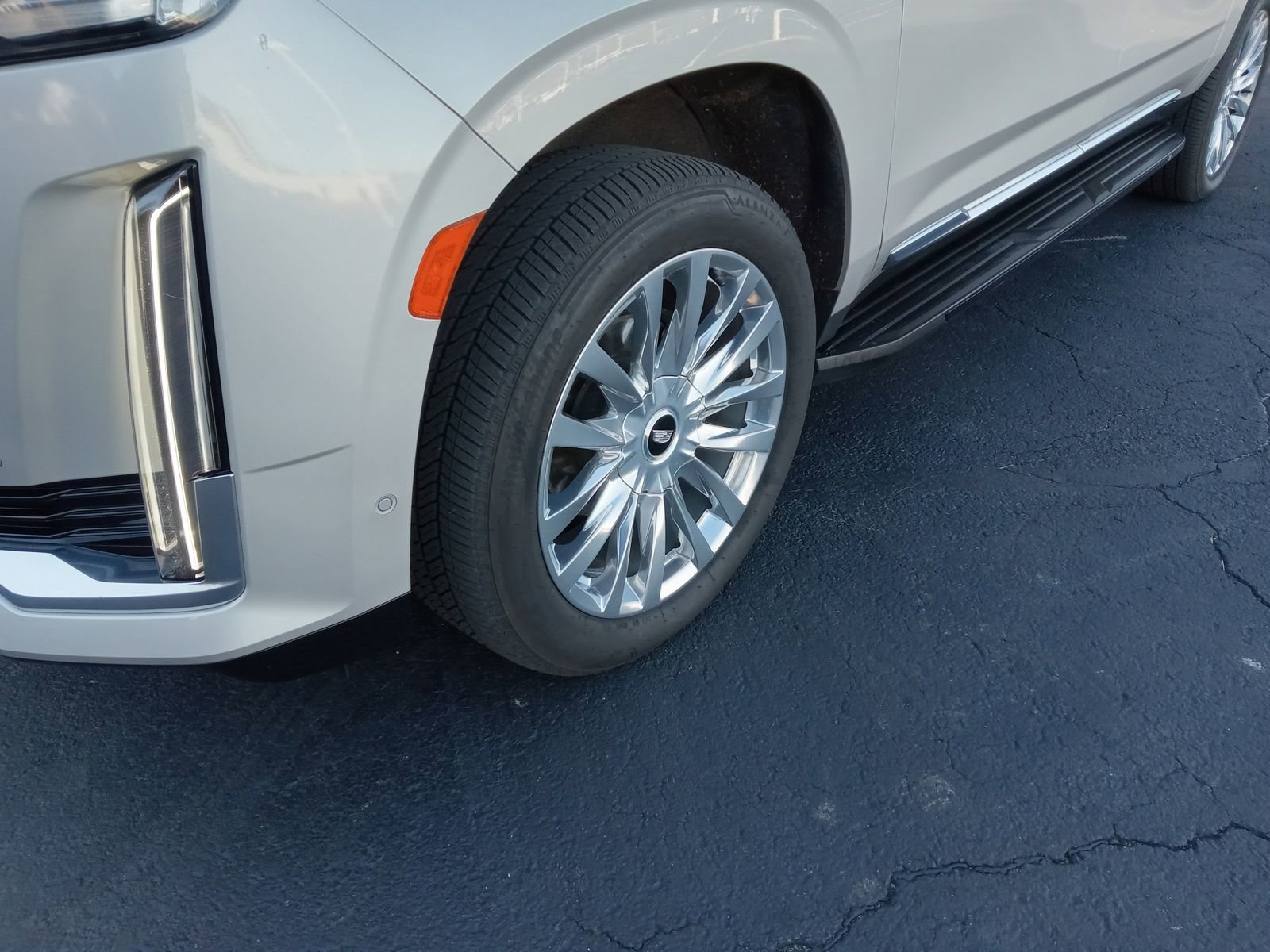 Used 2021 Cadillac Escalade ESV Premium Luxury image 6