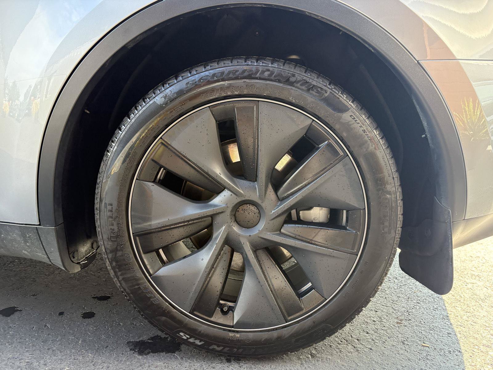 Used 2024 Tesla Model Y Long Range AWD/4WD image 9