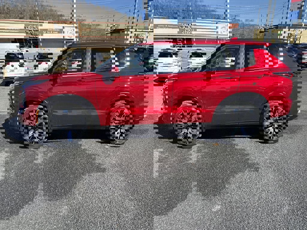 New 2025 Mitsubishi Outlander SE image 3