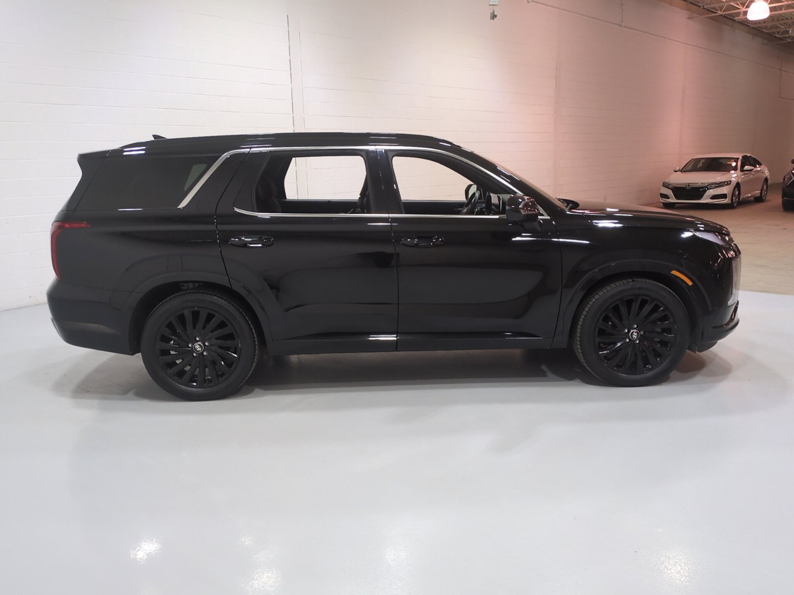 Used 2024 Hyundai Palisade Calligraphy AWD/4WD image 2