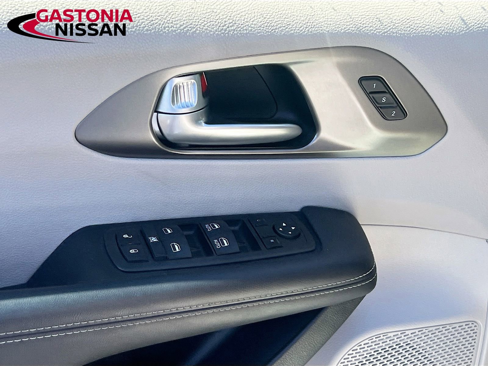 Used 2024 Chrysler Pacifica Limited FWD image 23