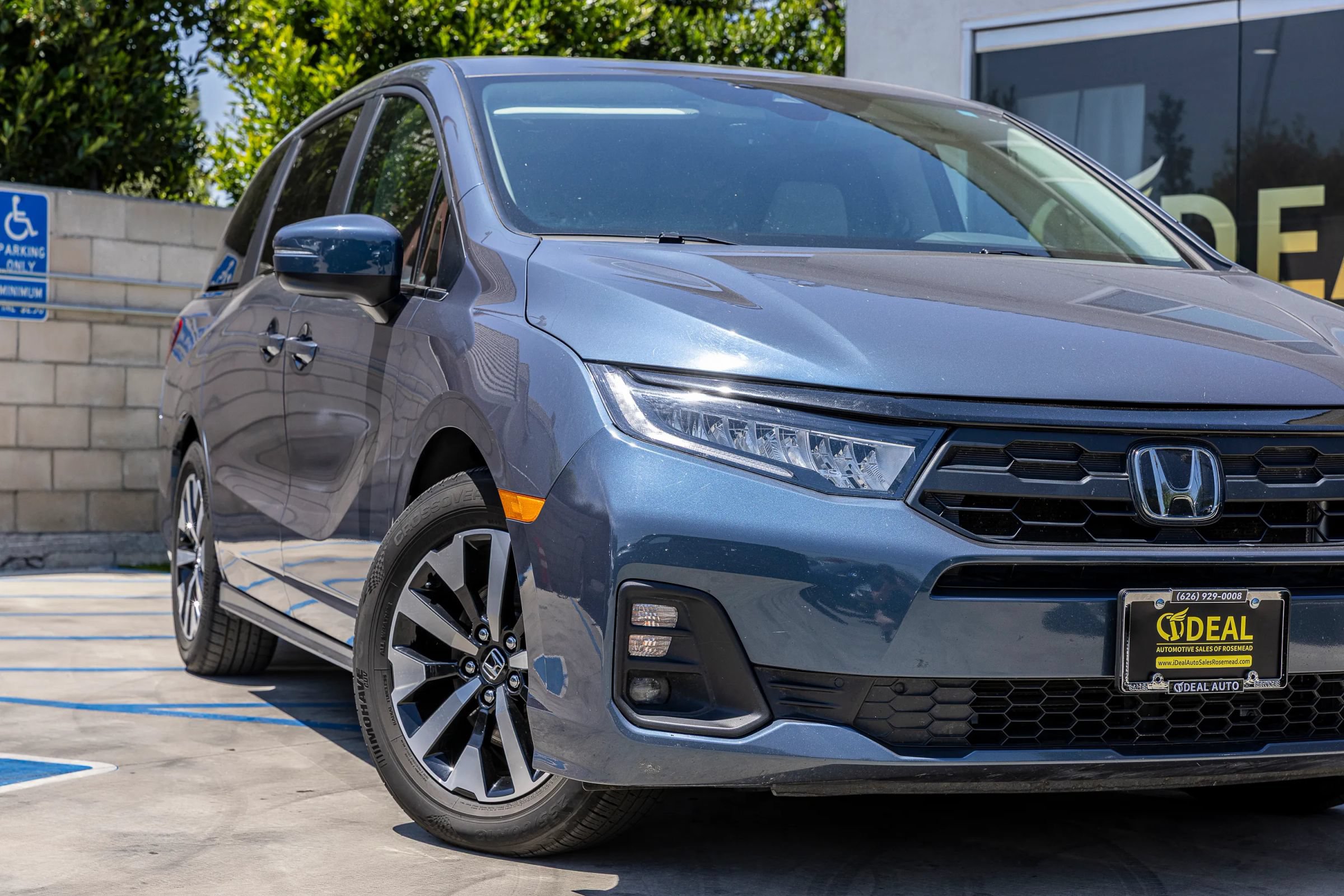 Used 2025 Honda Odyssey EX-L image 3
