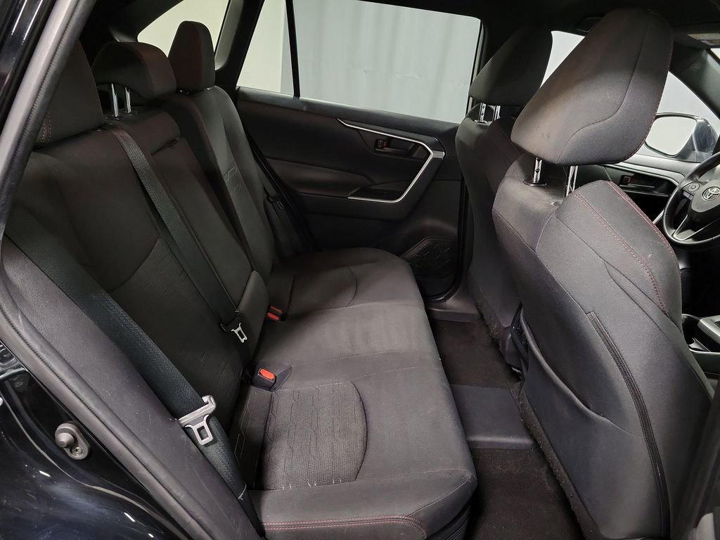 Used 2021 Toyota RAV4 SE image 24
