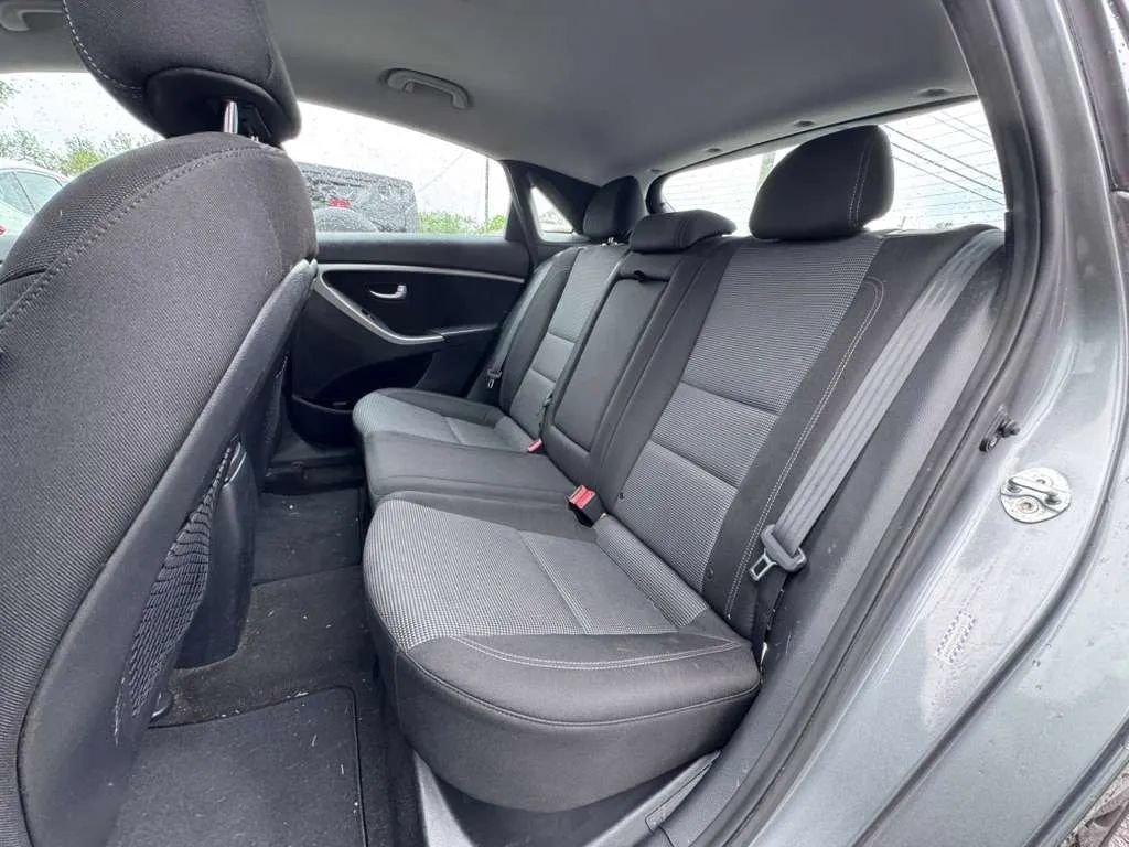 Used 2017 Hyundai Elantra GT FWD image 12