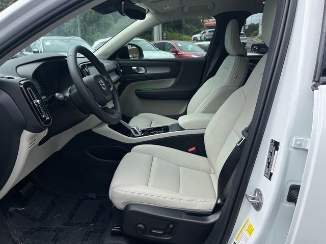 New 2025 Volvo XC40 B5 Plus w/ Protection Package Premier AWD/4WD image 12