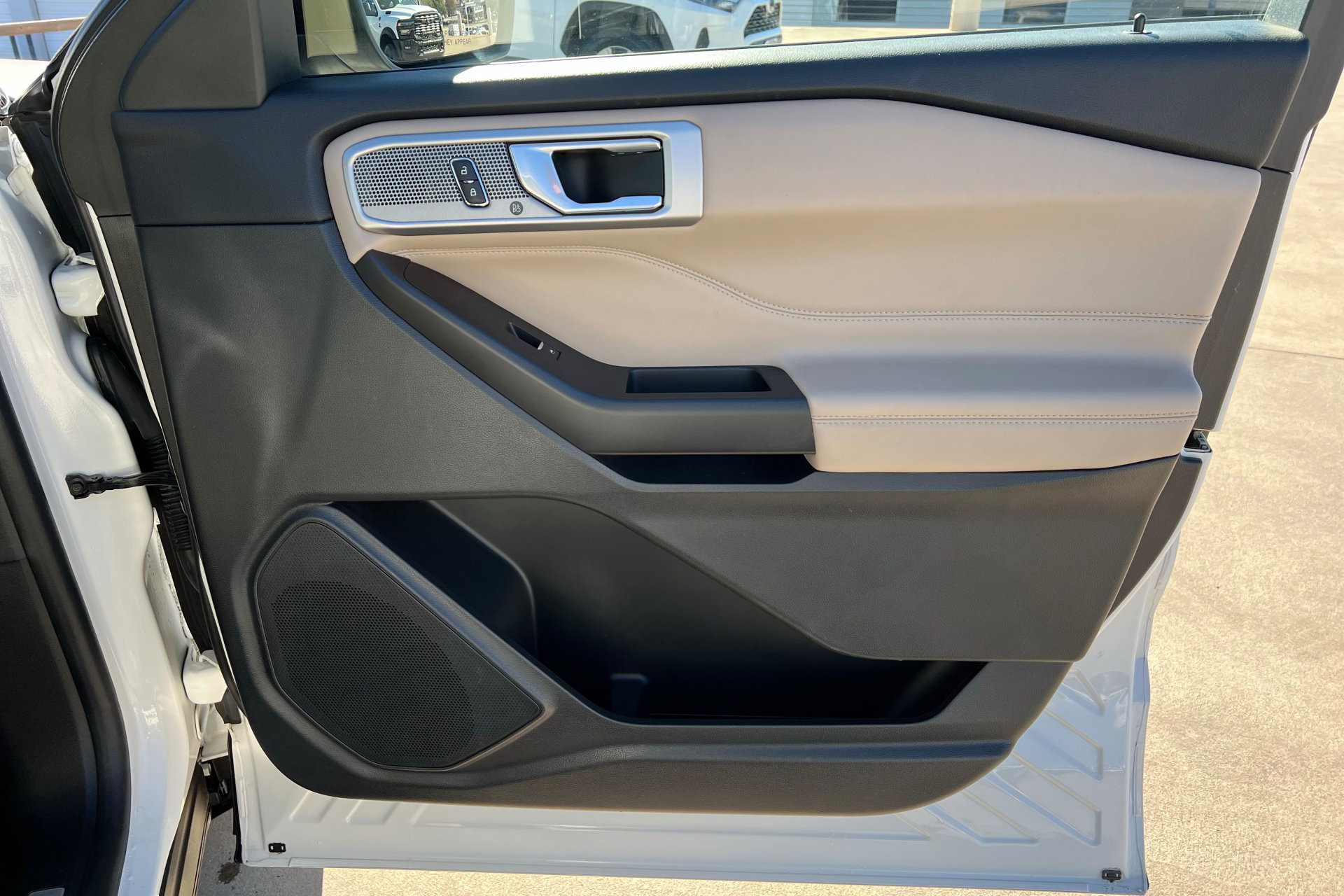 Used 2020 Ford Explorer Limited w/ Class III Trailer Tow Package image 24