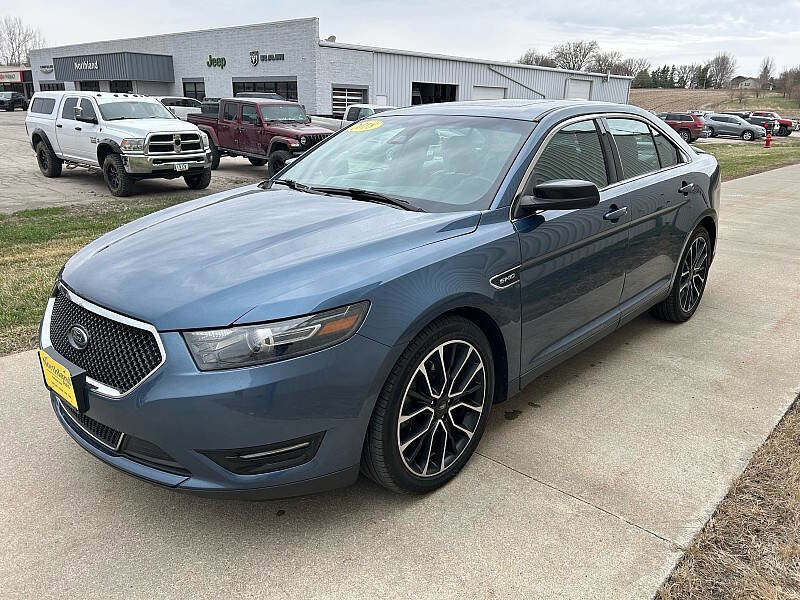 Used 2018 Ford Taurus SHO image 4