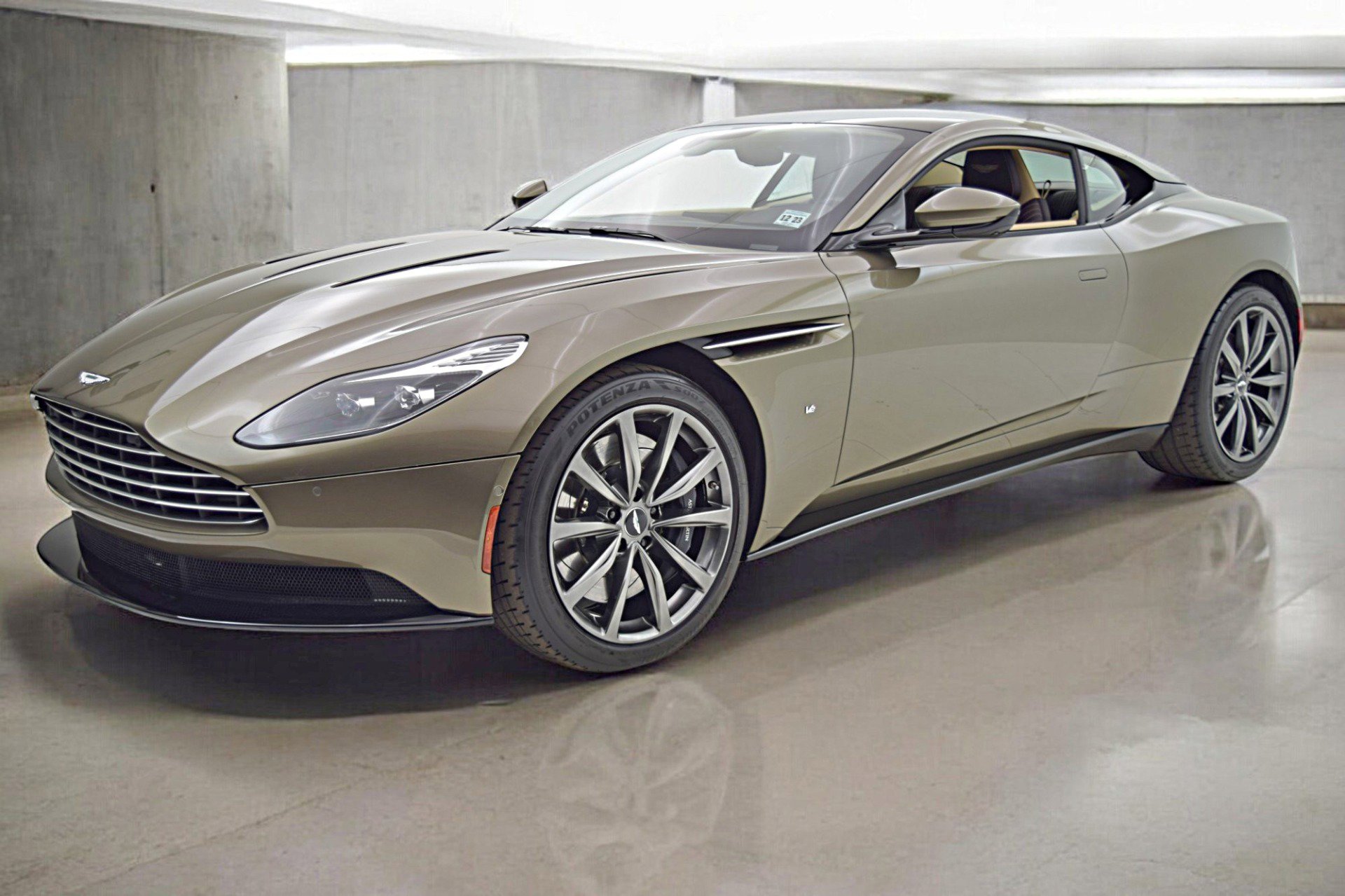 Used 2018 Aston Martin DB11 V12 image 2