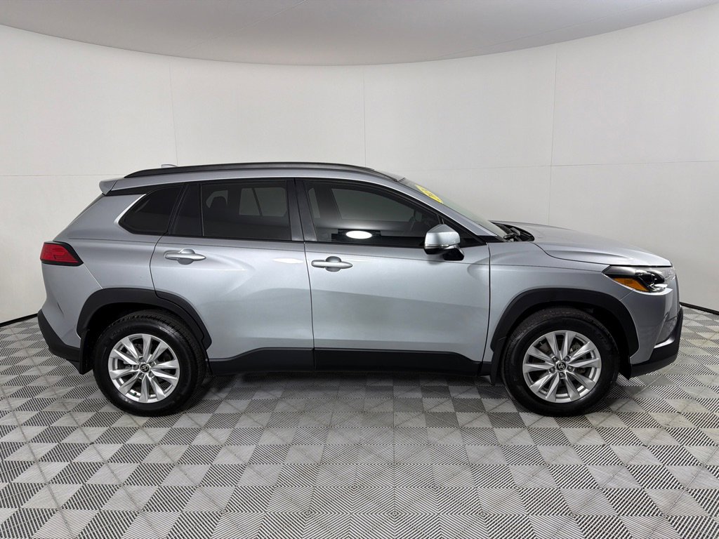 Used 2024 Toyota Corolla Cross LE w/ Moonroof Package FWD image 4