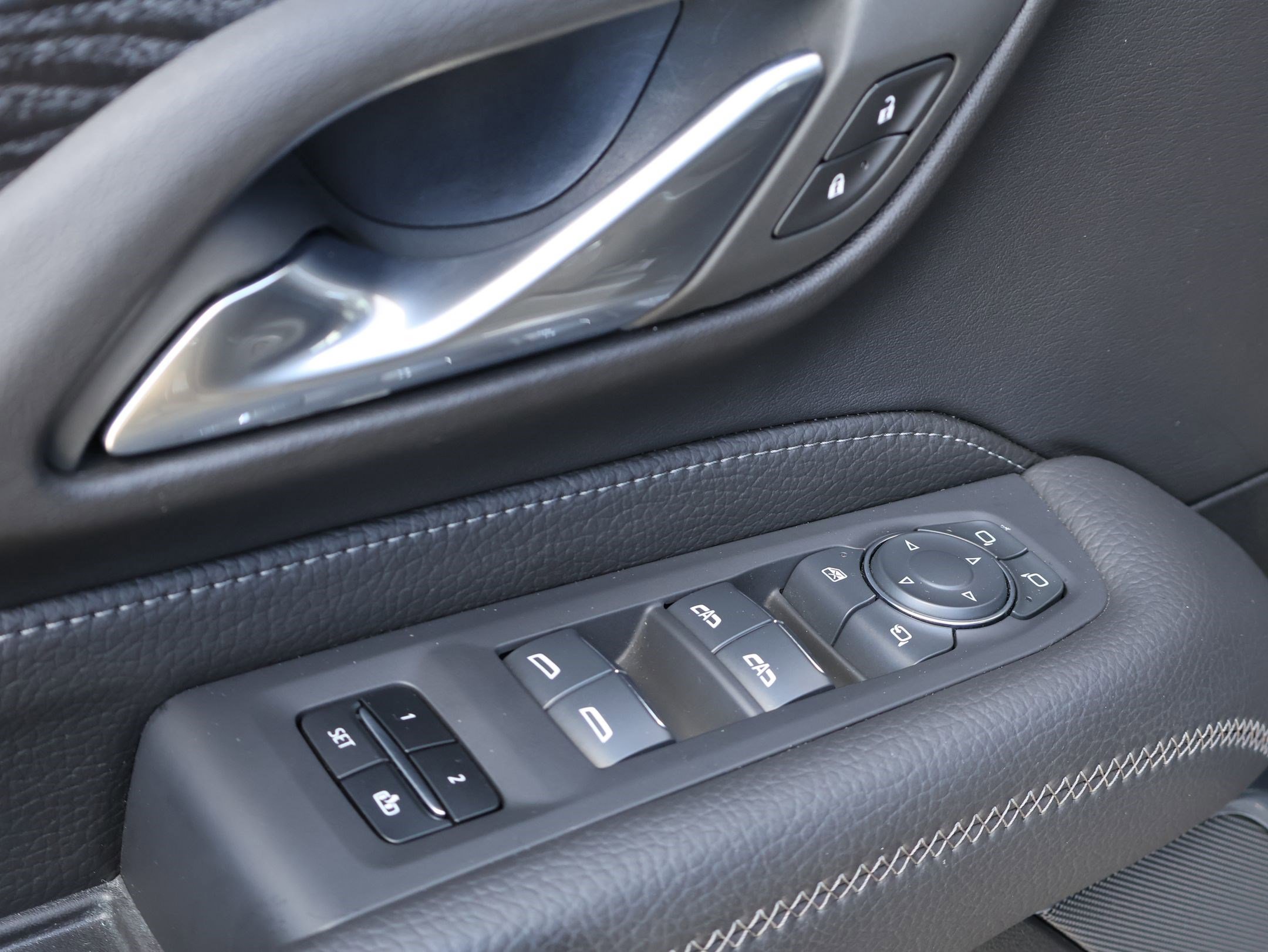 Used 2024 GMC Yukon Denali w/ Advanced Technology Package AWD/4WD image 12