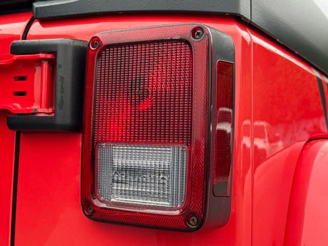 Used 2013 Jeep Wrangler Unlimited Sahara AWD/4WD image 16