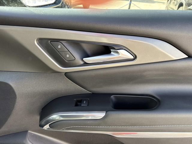 Used 2025 Chevrolet Traverse LT image 33