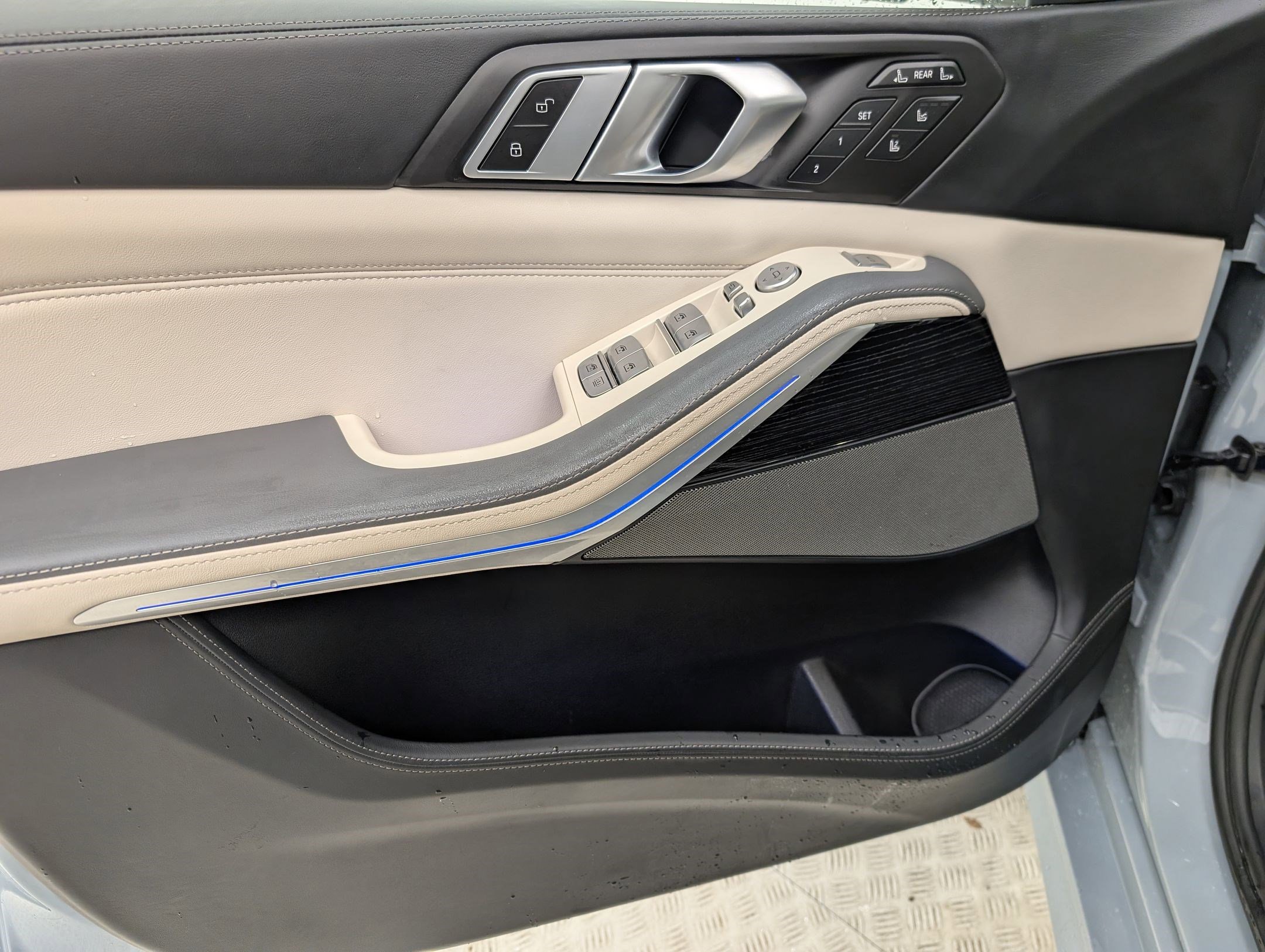 Used 2023 BMW X7 M60i w/ Executive Package image 14