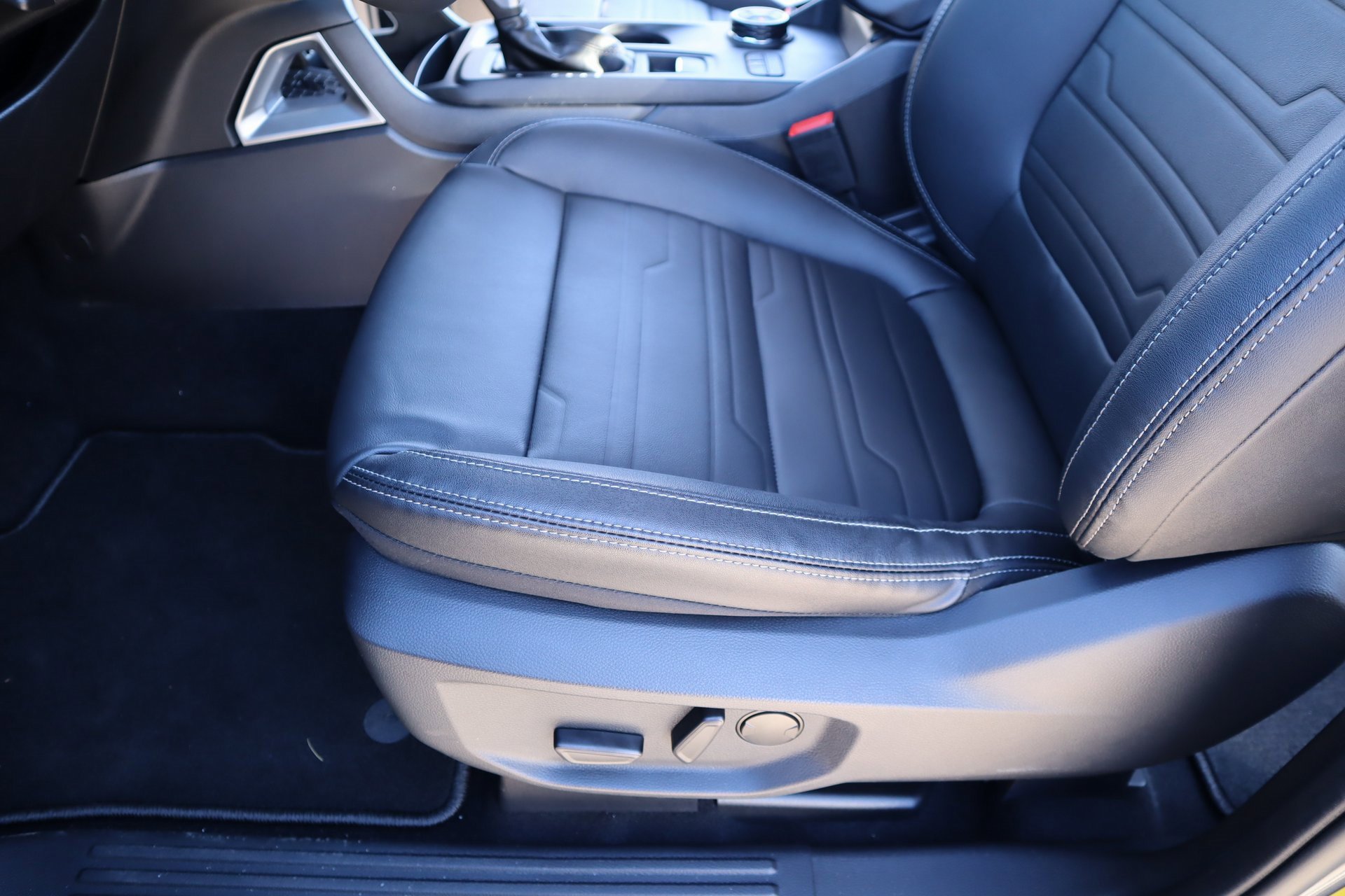 New 2025 Ford Ranger Lariat w/ FX4 Off-Road Package image 12