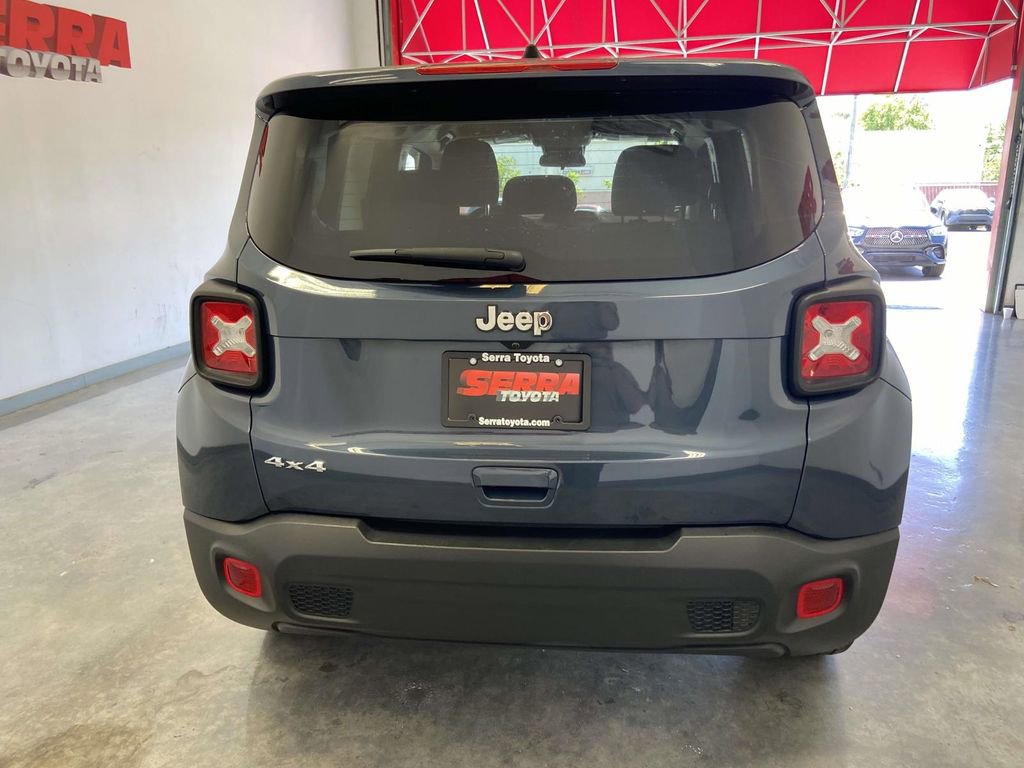 Used 2023 Jeep Renegade Latitude AWD/4WD image 4