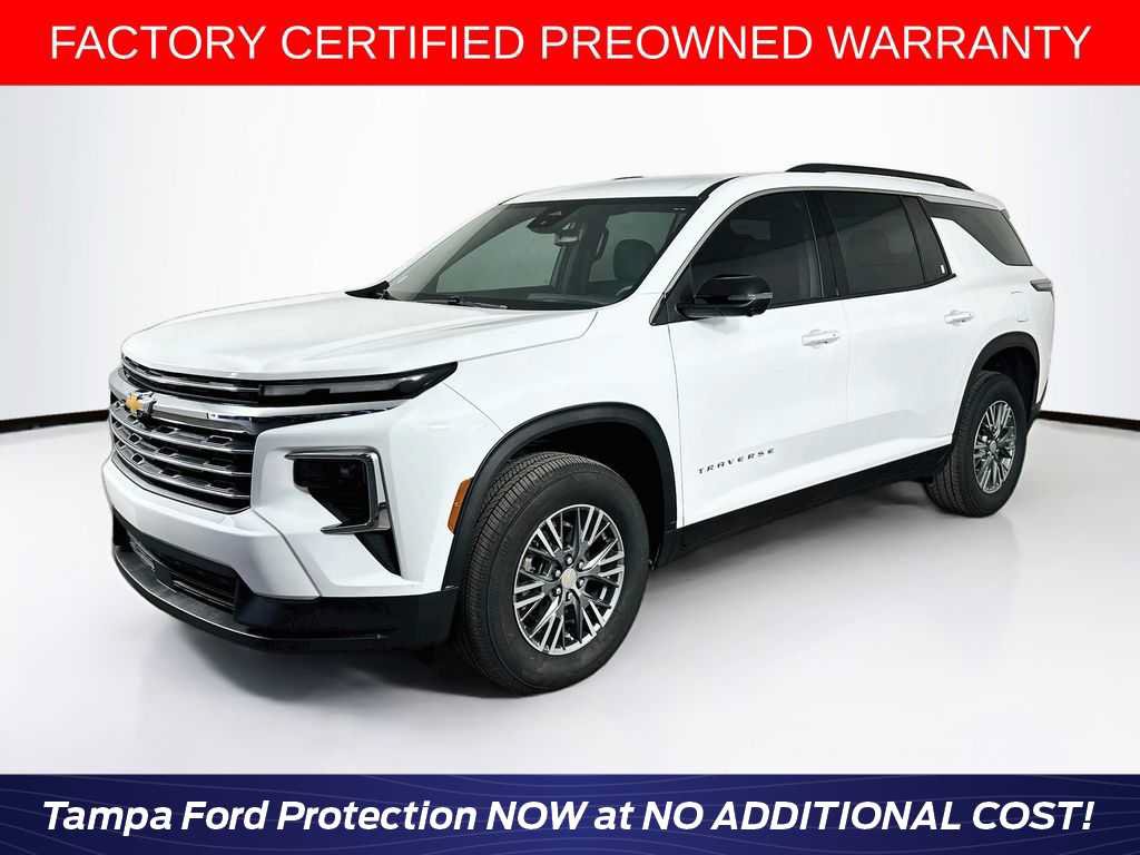 Used 2025 Chevrolet Traverse LT w/ Driver Confidence Package FWD image 1
