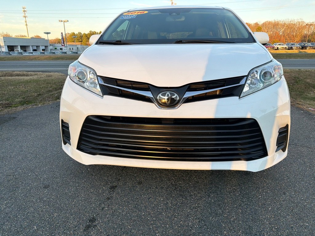 Used 2020 Toyota Sienna LE image 3