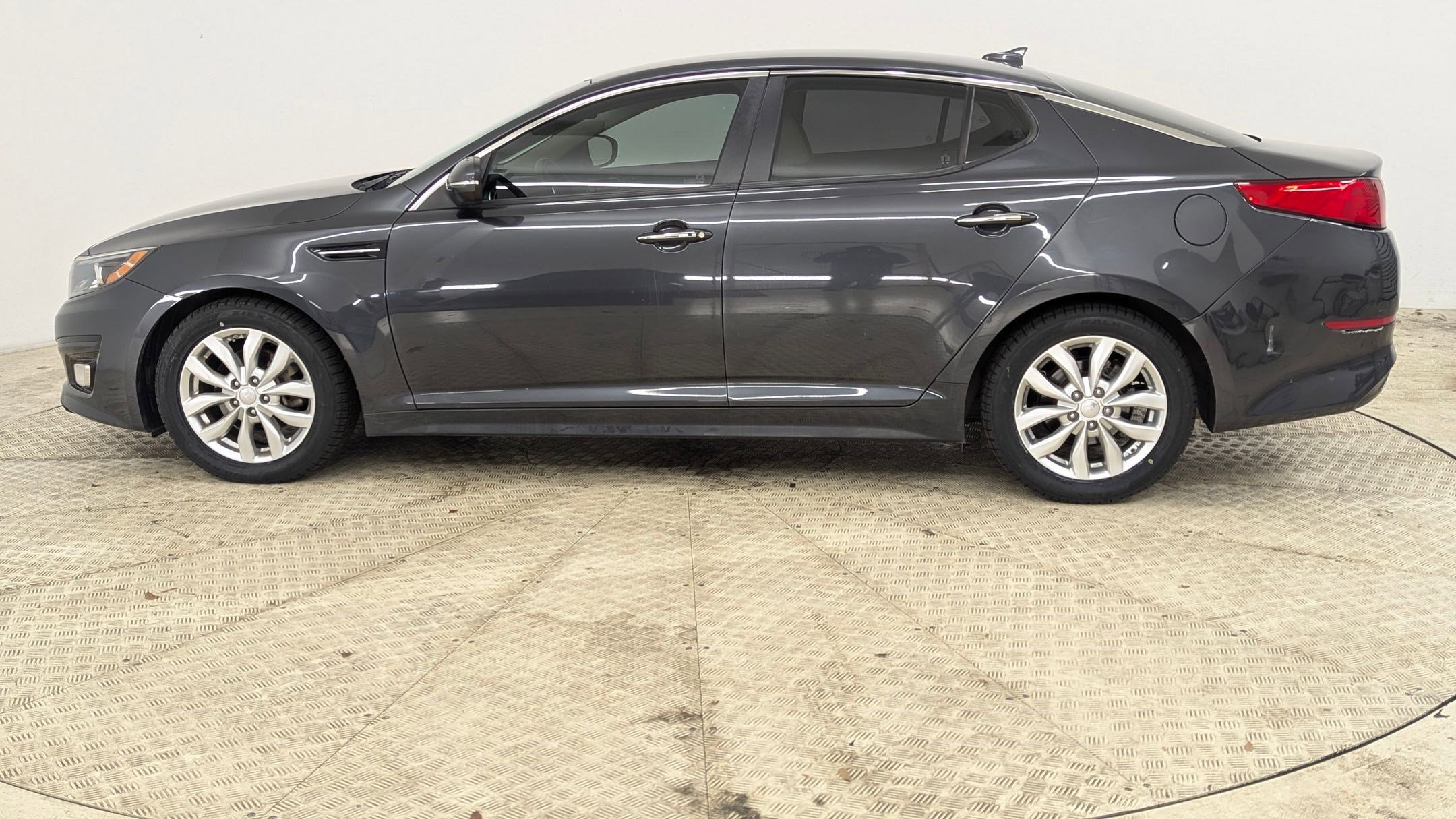 Used 2015 Kia Optima LX w/ LX Convenience Package image 2