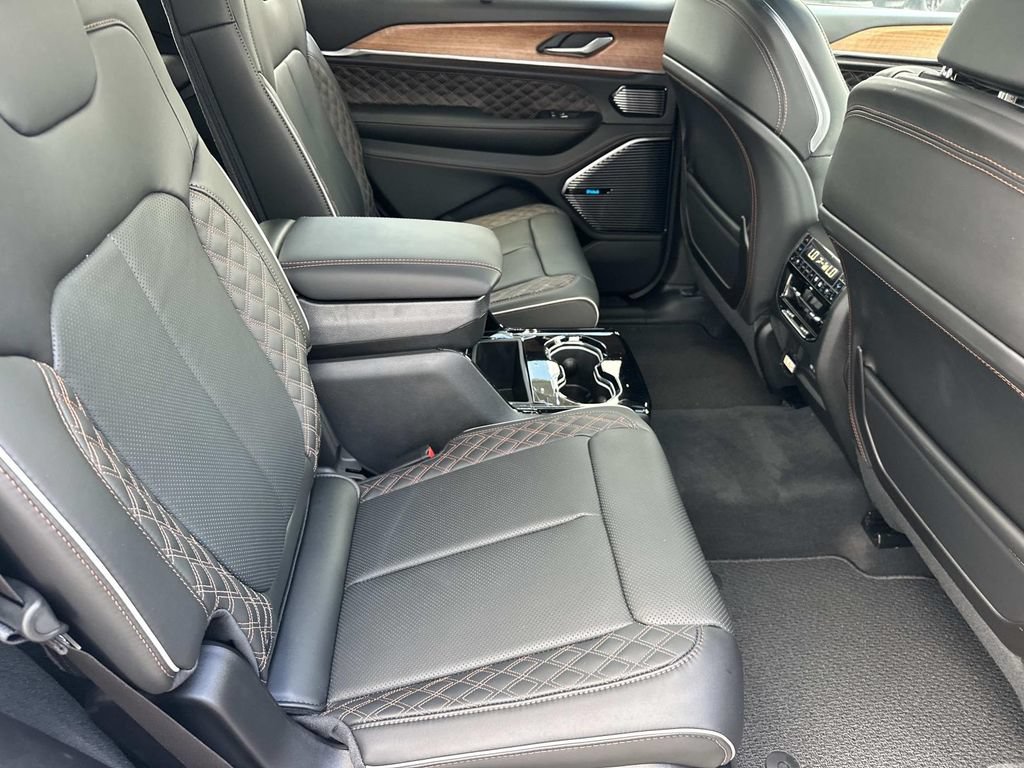 New 2026 Jeep Grand Cherokee L Summit w/ Obsidian Package AWD/4WD image 17