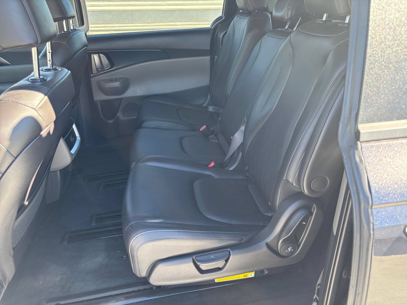 Used 2026 Kia Carnival FWD image 28