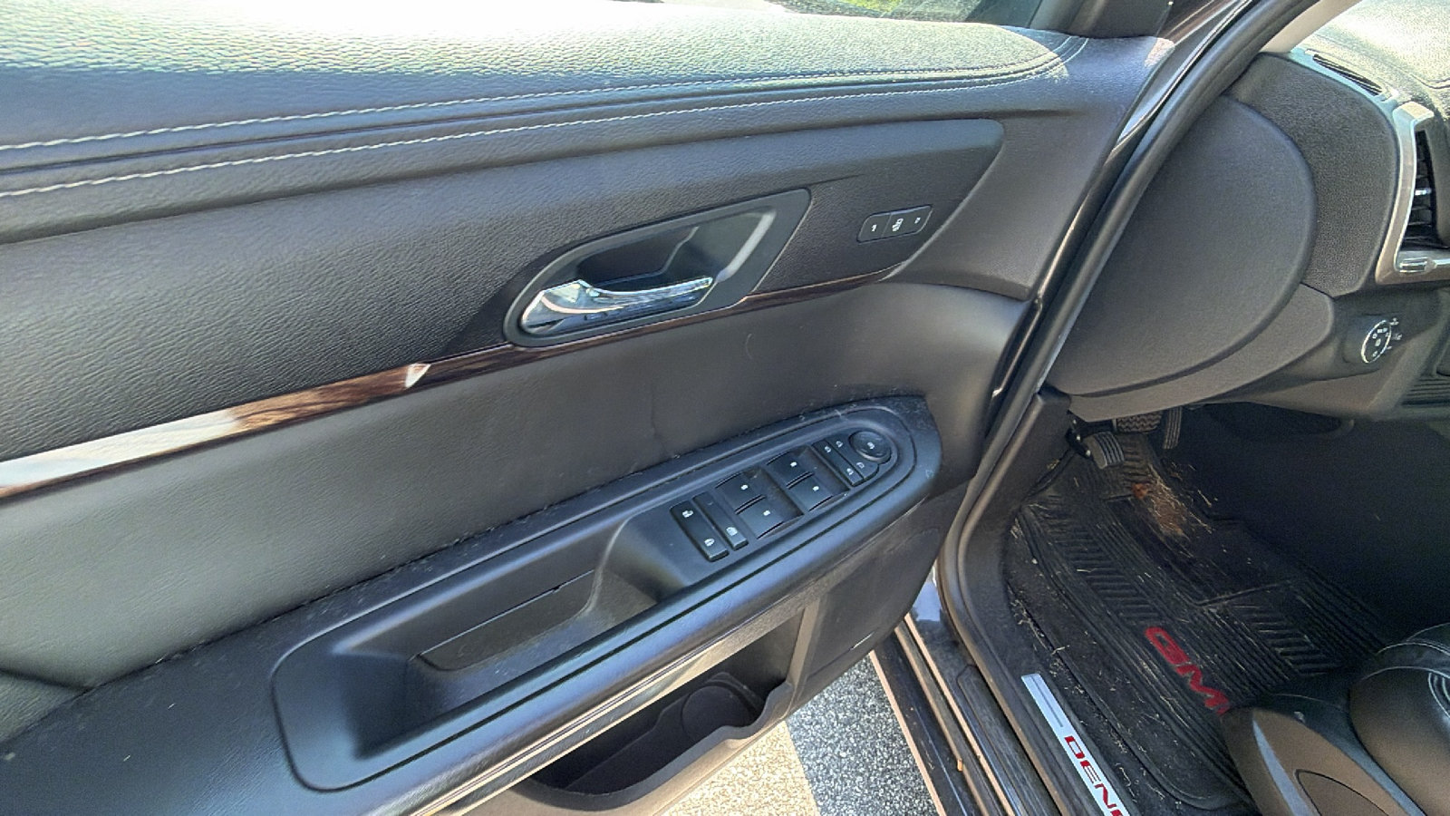 Used 2016 GMC Acadia Denali AWD/4WD image 15