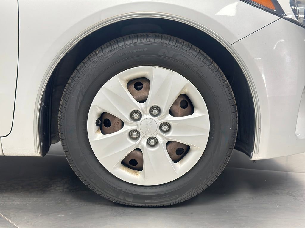 Used 2017 Kia Forte LX image 24