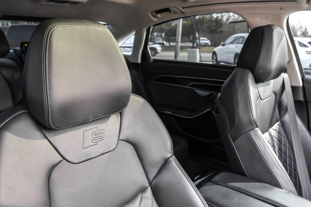 Used 2023 Audi S8 w/ S8 Comfort Plus Package image 42
