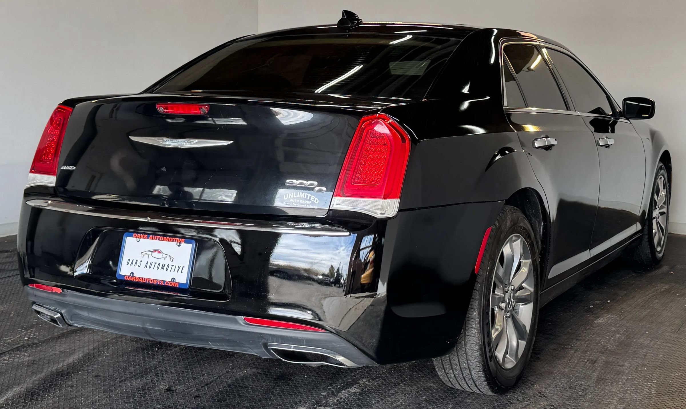 Used 2016 Chrysler 300 C AWD/4WD image 6